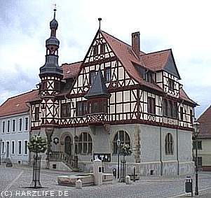 Das Rathaus am Marktplatz von Harzgerode